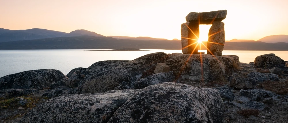 sunset-through-inuksuk